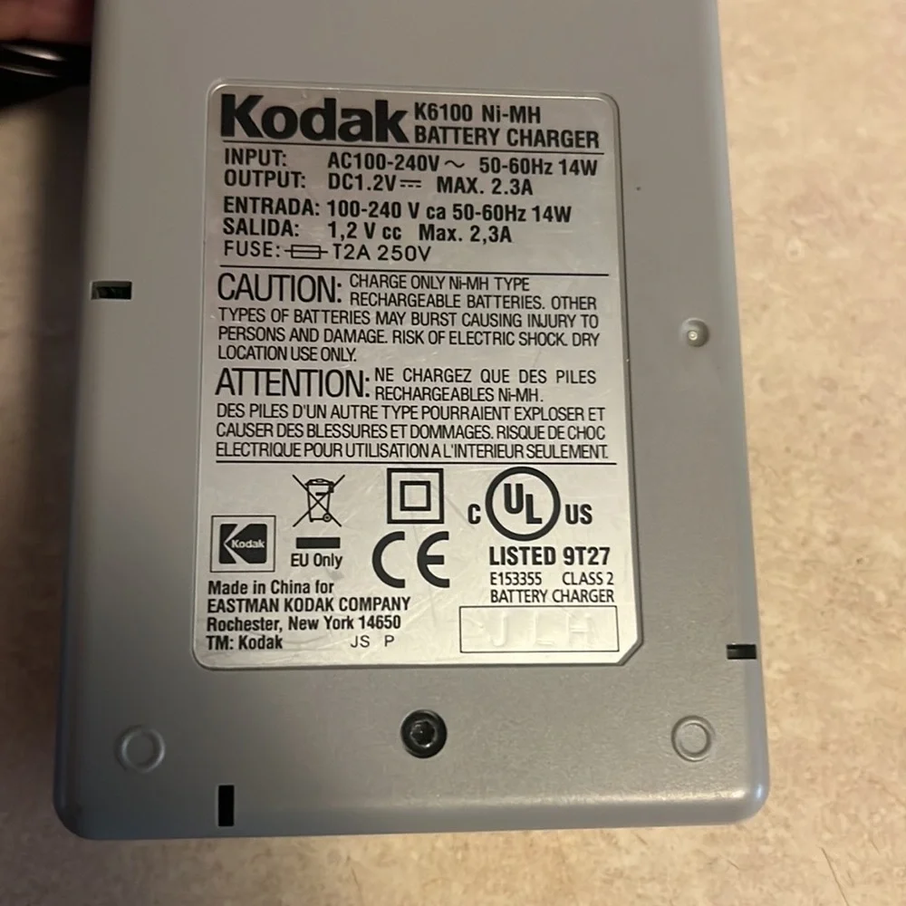 KODAK K6100 NiMH 1 HOUR AA AAA BATTERY CHARGER batteries not included
